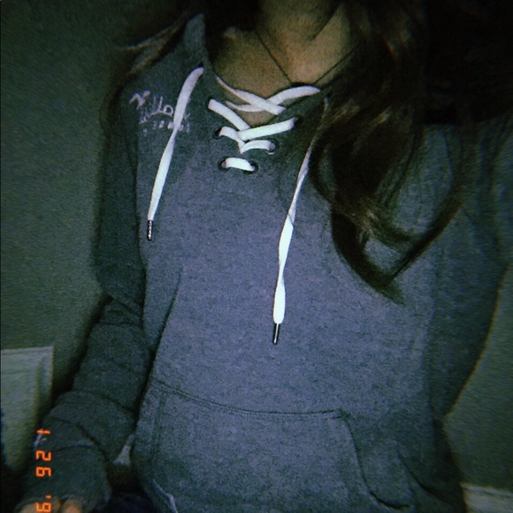 Super cute hollister sweat shirt - Picture 1 of 2